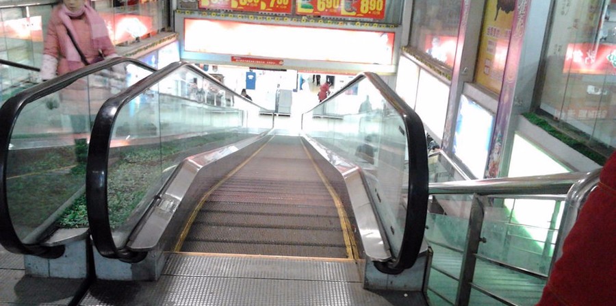 自動(dòng)人行電梯